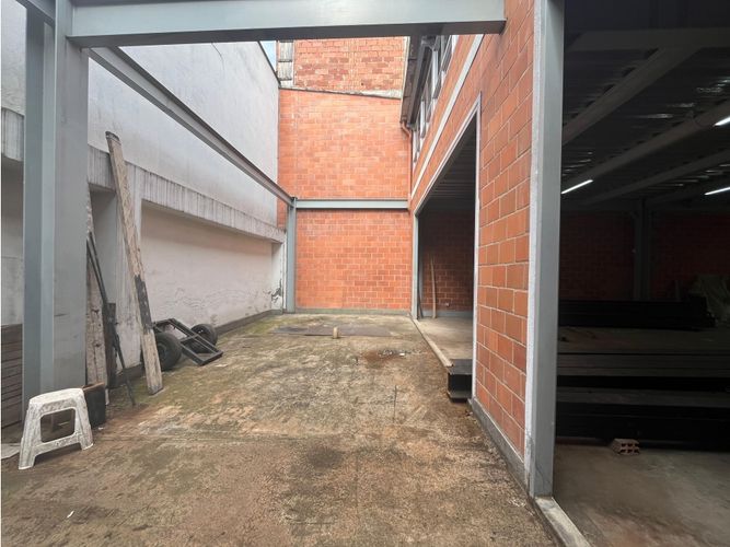 Local en arriendo en La America, Medellín, 320 m² · foto 7 de 9