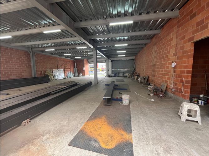 Local en arriendo en La America, Medellín, 320 m² · foto 8 de 9