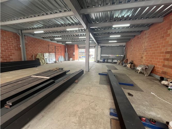 Local en arriendo en La America, Medellín, 320 m² · foto 9 de 9