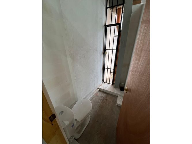 Local en arriendo en La America, Medellín, 280 m² · foto 10 de 13