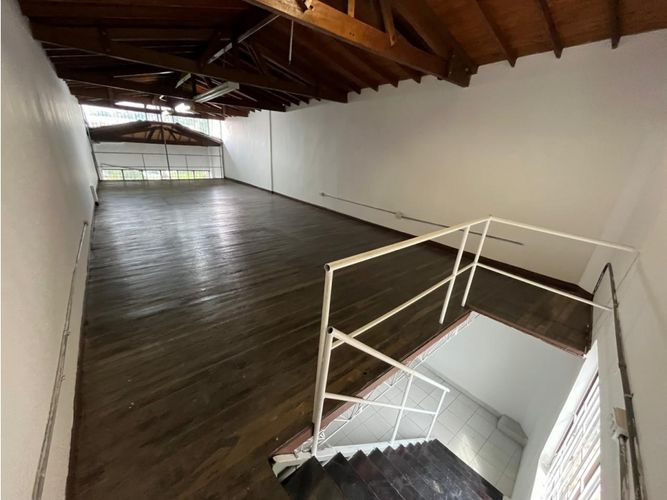 Local en arriendo en Rodeo Alto, Medellín, 218 m² · foto 2 de 10