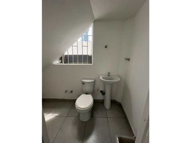 Local en arriendo en Rodeo Alto, Medellín, 218 m² · foto 3 de 10