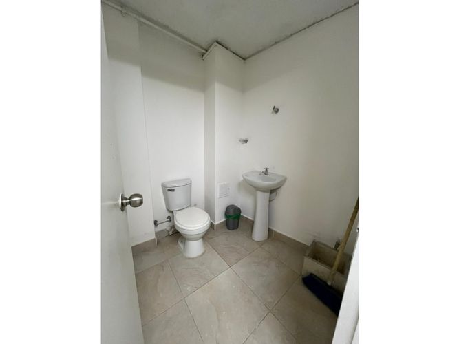 Local en arriendo en Rodeo Alto, Medellín, 218 m² · foto 8 de 10
