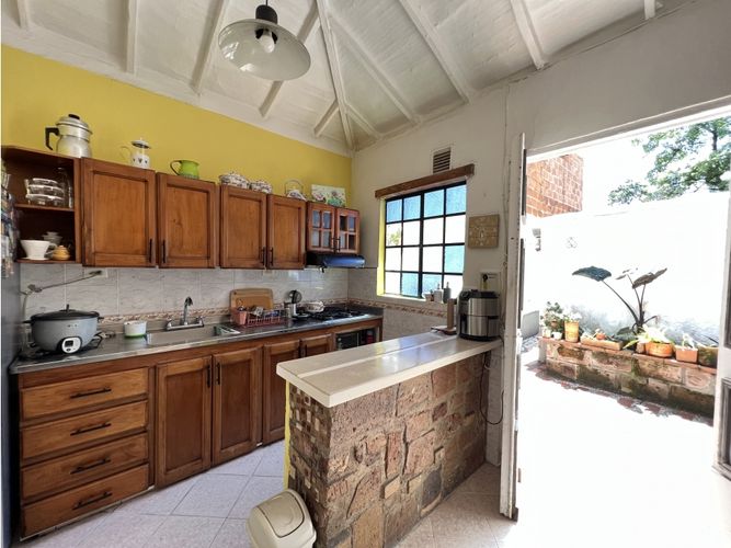 Casa de 4 alcobas en venta en El Carmelo Ii, Sabaneta, 322 m² · foto 2 de 13