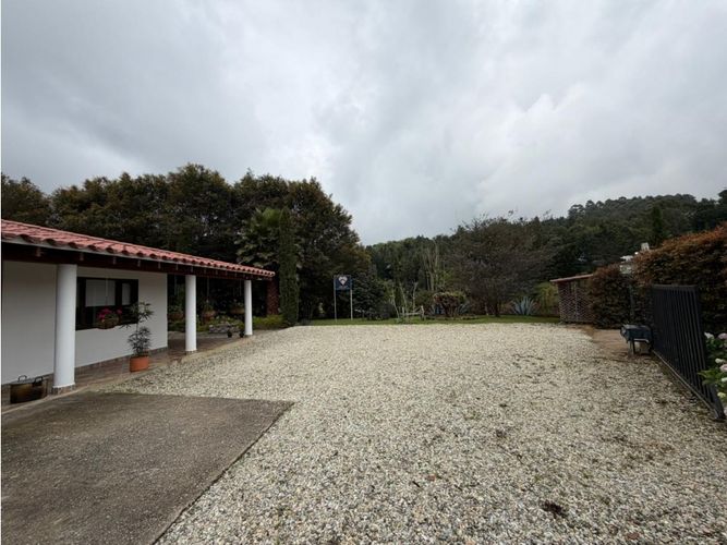 Finca en arriendo en Sajonia, Rionegro, 300 m² · foto 2 de 14