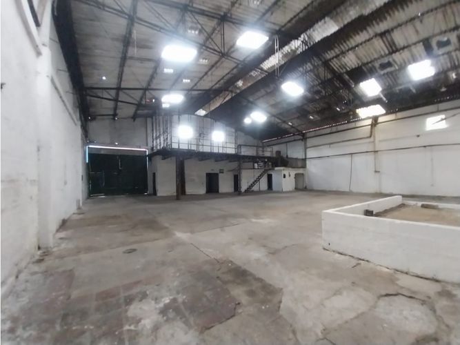 Bodega en arriendo en Ditaires, Itagüí, 750 m² · foto 5 de 9