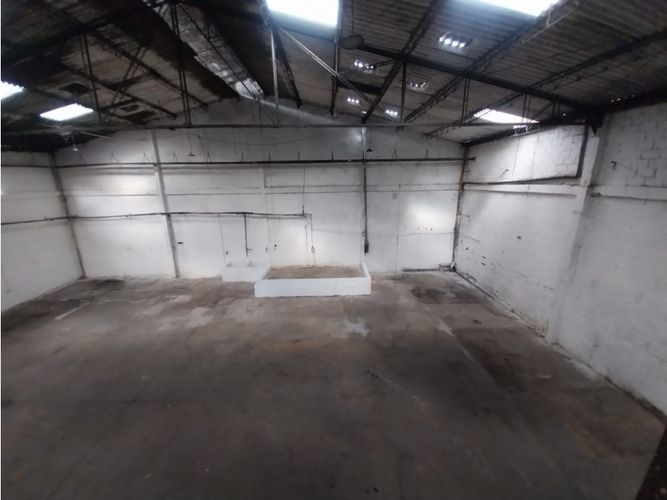 Bodega en arriendo en Ditaires, Itagüí, 750 m² · foto 7 de 9