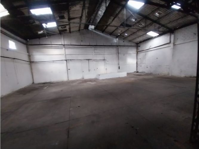 Bodega en arriendo en Ditaires, Itagüí, 750 m² · foto 8 de 9