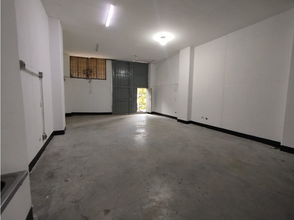 Warehouse for sale in Guayabal, Medellín 2