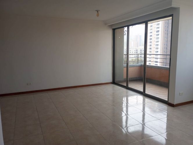 Apartamento de 2 alcobas en arriendo en El Poblado, Medellín, 90 m² · foto 2 de 15