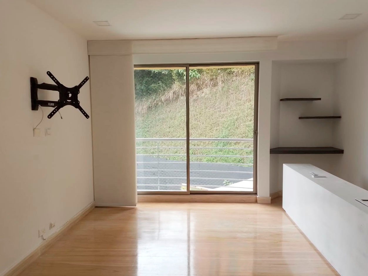 Casa en arriendo en El Poblado, Medellín · foto 8 de 16