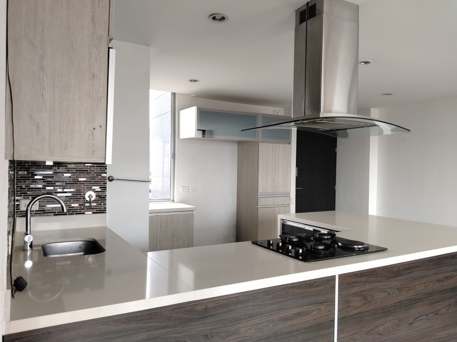 Apartamento en arriendo en El Poblado, Medellín · foto 3 de 16