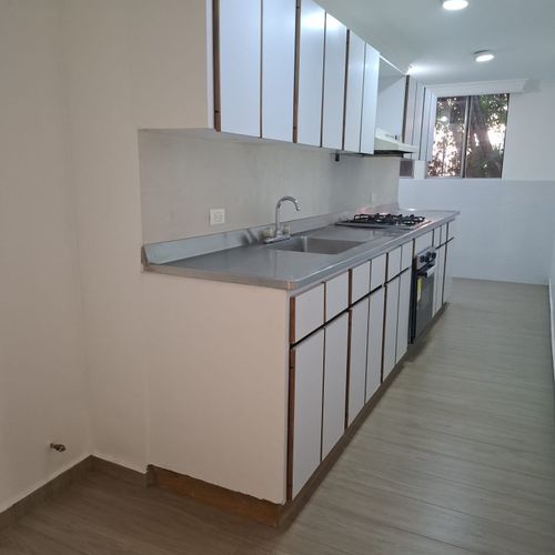 Apartamento de 3 alcobas en arriendo en El Poblado, Medellín, 98 m² · foto 4 de 16
