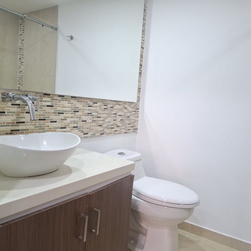 Apartamento de 3 alcobas en arriendo en El Poblado, Medellín, 98 m² · foto 14 de 16
