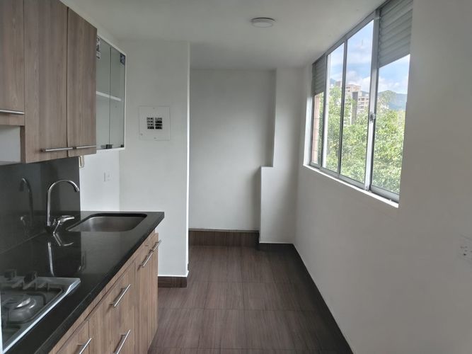 Apartamento de 2 alcobas en arriendo en El Poblado, Medellín, 73 m² · foto 8 de 16