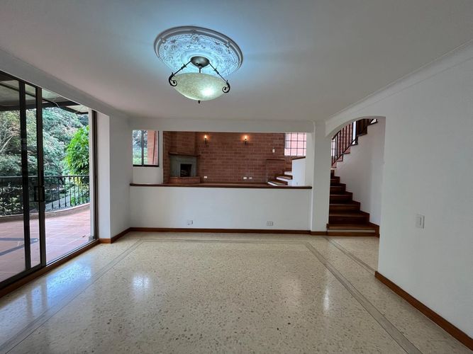 Casa de 5 alcobas en venta en El Poblado, Medellín, 270 m² · foto 2 de 20