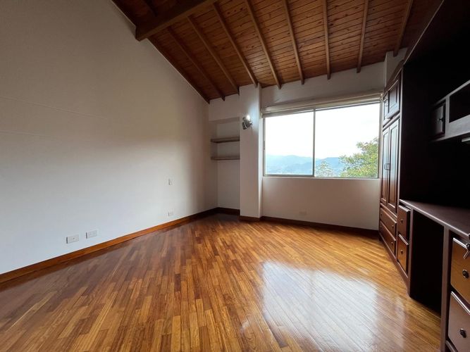 Casa de 5 alcobas en venta en El Poblado, Medellín, 270 m² · foto 10 de 20