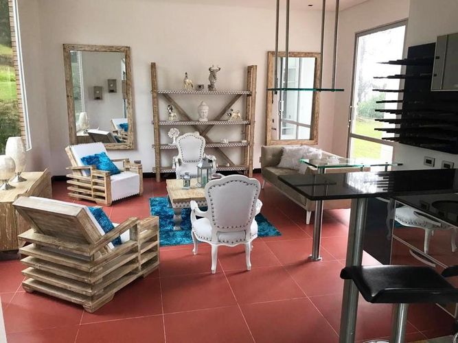 Casa de 5 alcobas en venta en Vallano, Envigado, 380 m² · foto 2 de 17