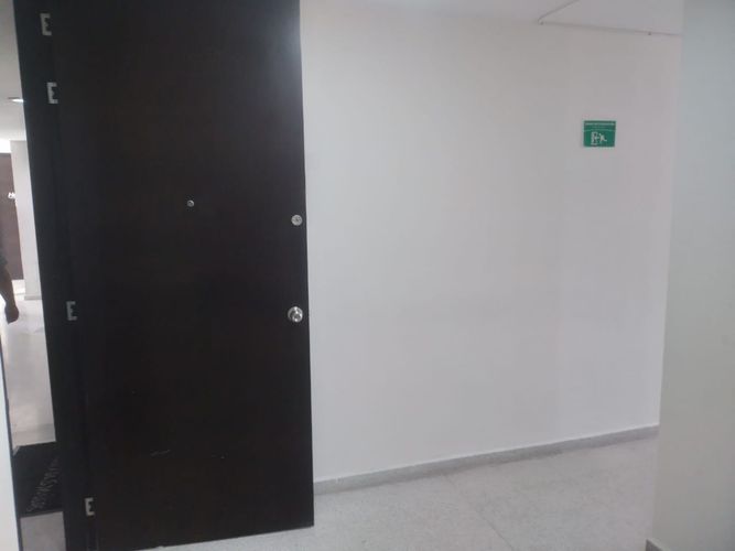 Oficina en arriendo en Laureles, Medellín, 29 m² · foto 3 de 5
