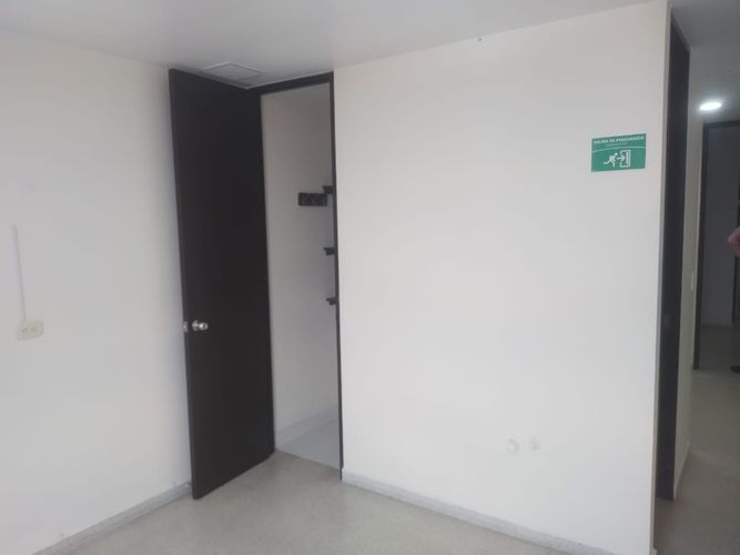 Oficina en arriendo en Laureles, Medellín, 29 m² · foto 2 de 5