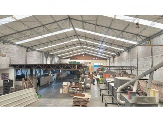 Bodega en arriendo en Zona Industrial No. 2, Itagüí, 1780 m² · foto 2 de 12