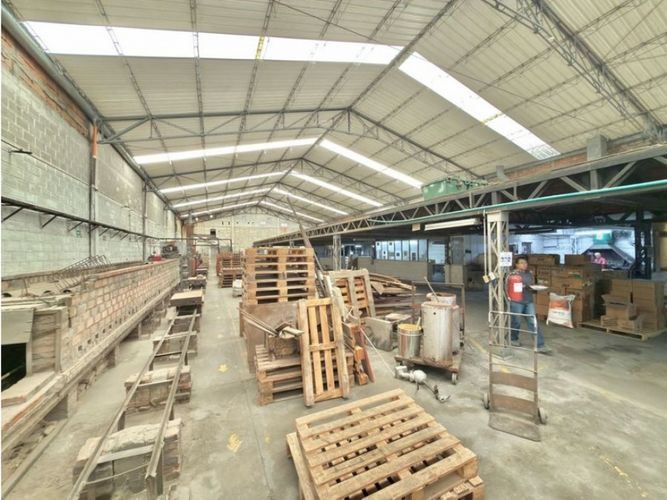 Bodega en arriendo en Zona Industrial No. 2, Itagüí, 1780 m² · foto 3 de 12