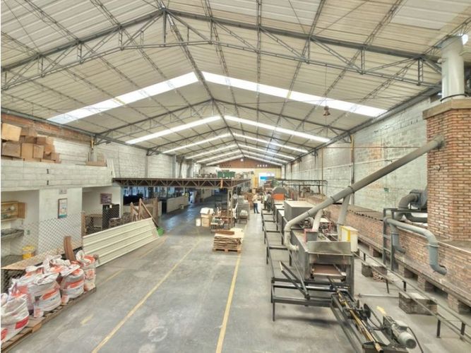 Bodega en arriendo en Zona Industrial No. 2, Itagüí, 1780 m² · foto 6 de 12