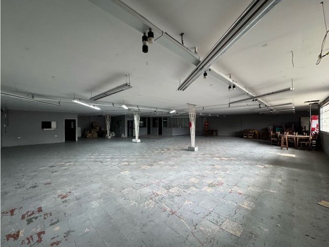 Bodega en arriendo en Perpetuo Socorro, Medellín, 520 m² · foto 3 de 12