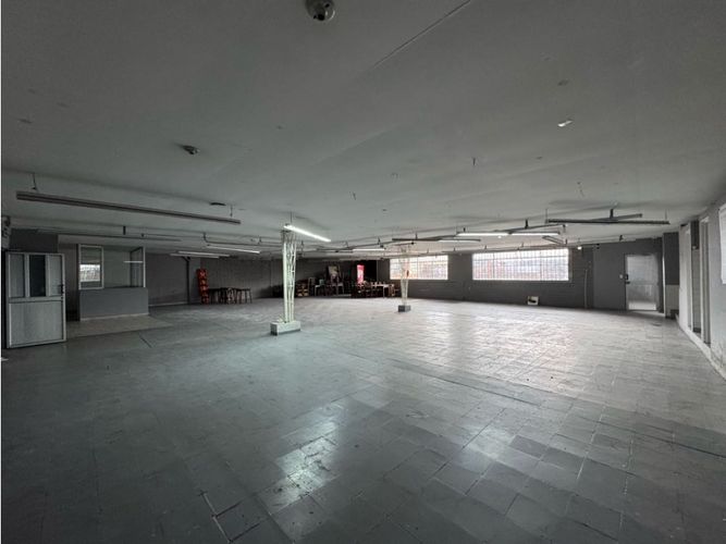 Bodega en arriendo en Perpetuo Socorro, Medellín, 520 m² · foto 8 de 12