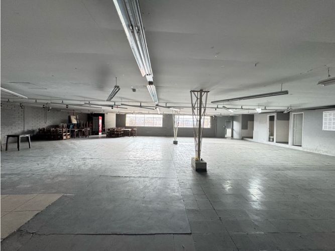 Bodega en arriendo en Perpetuo Socorro, Medellín, 520 m² · foto 10 de 12