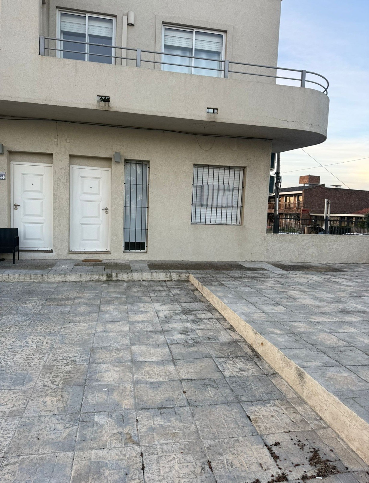 ALQUILER EN PUNTA GORDA DE 1 DORMITORIO, FRENTE AL MAR, PATIO Y COCHERA, SIN GASTOS COMUNES · Foto 4