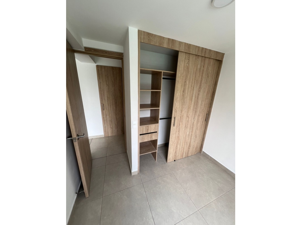 Apartamento en venta en Loma De Los Bernal, Medellín · foto 16 de 17