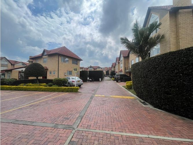 Casa de 4 alcobas en venta en Laura Vicuña, Chía, 300 m² · foto 2 de 24