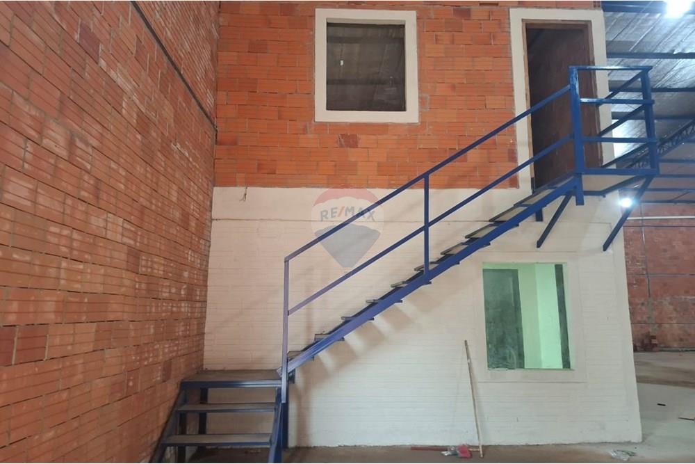 Depósito en Venta con Renta Activa en Mariano Roque Alonso, Central, Paraguay - ₲ 1.950.000.000. Ubicado estratégicamente sobre Coronel Oviedo casi Teniente Fariña, en el corazón de La Concordia Monseñor Bogarín, a solo una cuadra de la rotonda de Puente — foto 3