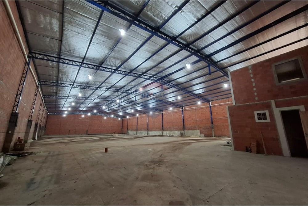 Depósito en Venta con Renta Activa en Mariano Roque Alonso, Central, Paraguay - ₲ 1.950.000.000. Ubicado estratégicamente sobre Coronel Oviedo casi Teniente Fariña, en el corazón de La Concordia Monseñor Bogarín, a solo una cuadra de la rotonda de Puente — foto 2