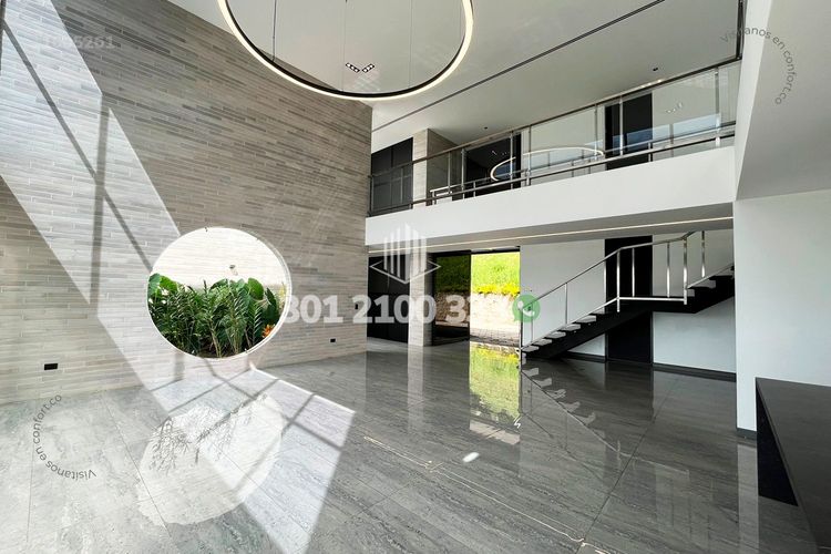 Casa de 6 alcobas en venta en Las Palmas, Medellín, 700 m² · foto 2 de 24