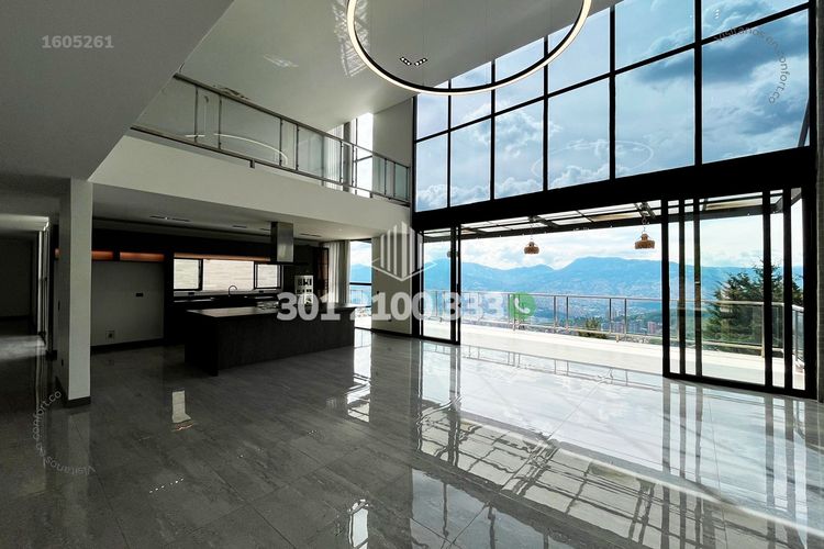 Casa de 6 alcobas en venta en Las Palmas, Medellín, 700 m² · foto 3 de 24