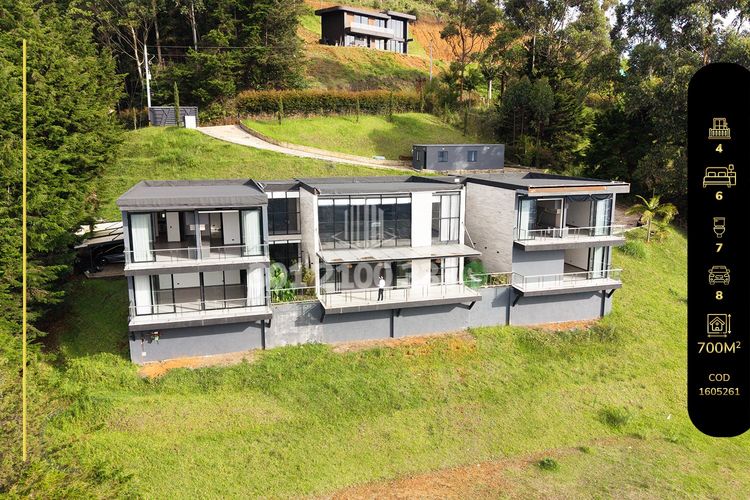 Casa de 6 alcobas en venta en Las Palmas, Medellín, 700 m² · foto 1 de 24