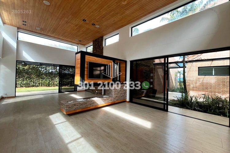 Casa de 5 alcobas en venta en Las Palmas, Envigado, 589 m² · foto 2 de 24