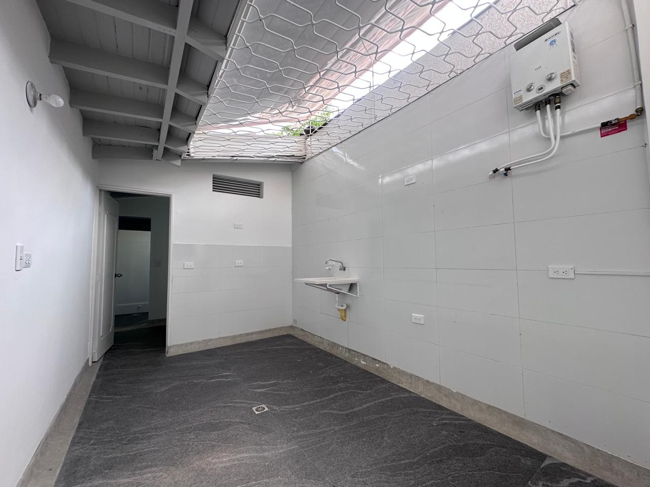Casa en arriendo en Conquistadores, Medellín · foto 3 de 19