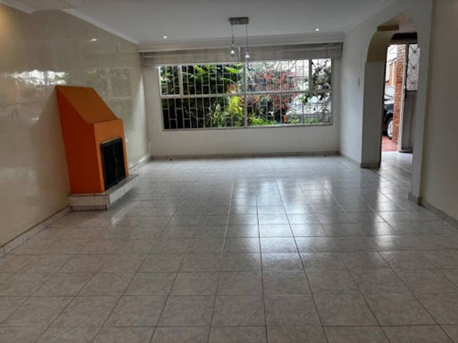Casa de 3 alcobas en venta en Las Margaritas, Bogotá, 211 m² · foto 3 de 24