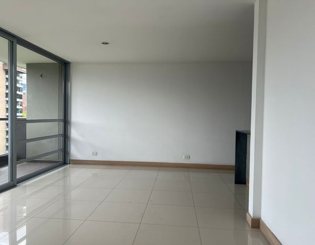 Apartamento de 3 alcobas en arriendo en El Poblado, Medellín, 95 m² · foto 2 de 17
