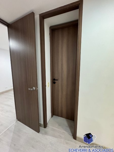 Apartamento en venta en El Poblado, Envigado · foto 7 de 18