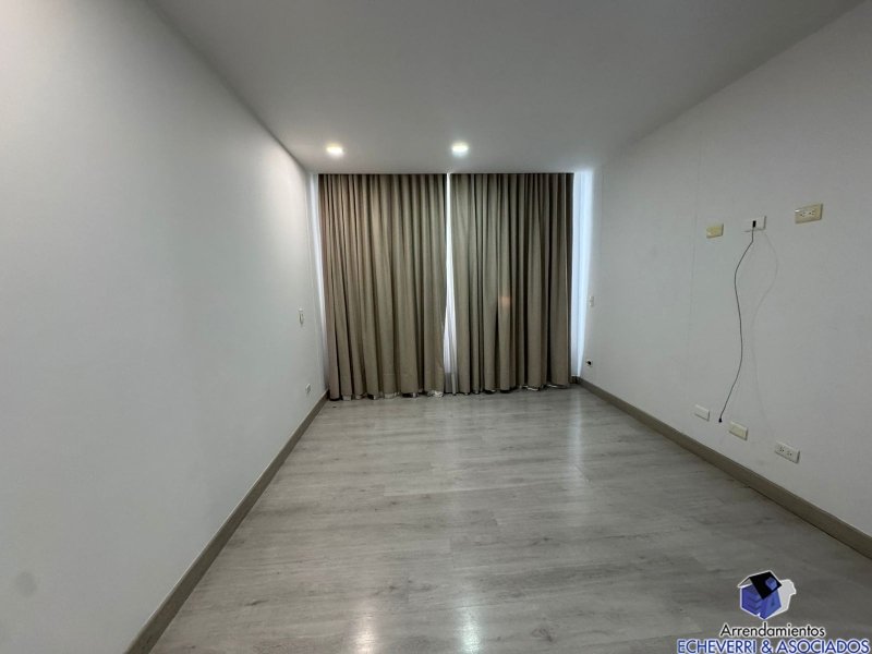 Apartamento en venta en El Poblado, Envigado · foto 8 de 18