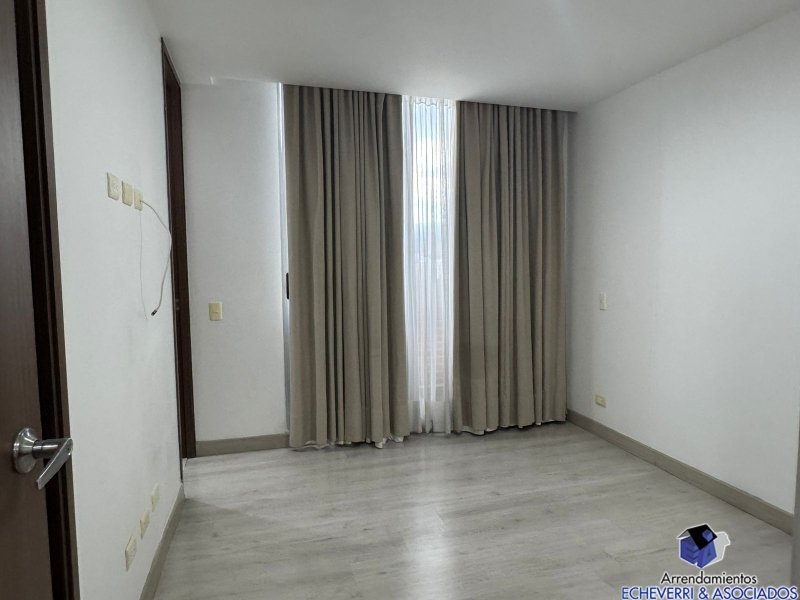 Apartamento en venta en El Poblado, Envigado · foto 13 de 18