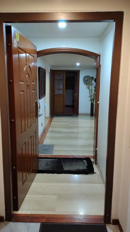 Apartamento de 4 alcobas en venta en Cr. Serranilla, Bogotá, 232 m² · foto 8 de 24