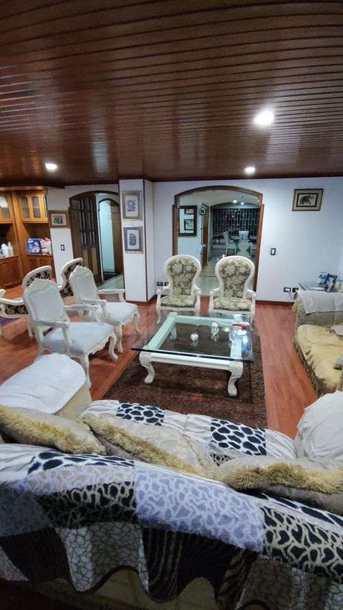Apartamento de 4 alcobas en venta en Cr. Serranilla, Bogotá, 232 m² · foto 12 de 24