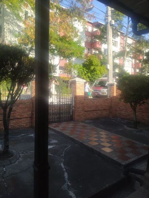 Casa de 4 alcobas en venta en San German, Medellín, 620 m² · foto 2 de 12