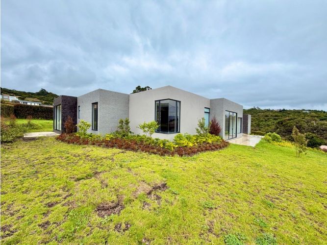 Casa de 3 alcobas en venta en Altos De Yerbabuena, Sopó, 203 m² · foto 2 de 18