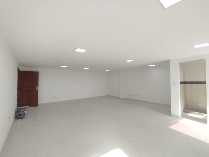 Oficina en arriendo en Cambulos, Pereira, 50 m² · foto 3 de 9